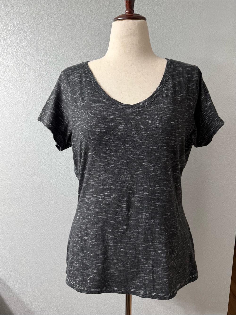 Fanatics Women’s Heather Gray Essential Tee Large NWOT Casual Athletic Basic